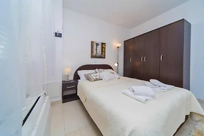 4B Apartments - Two Bedroom Apartment with...