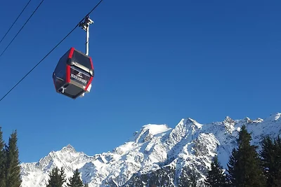 Studio-Residenz aus wei�en Steinen