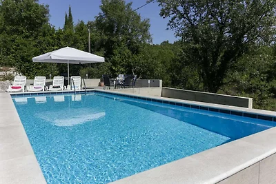 Villa Harmonia con patio e piscina in comune