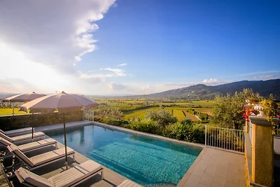 Luxuriöse Villa in Cortona mit Pool
