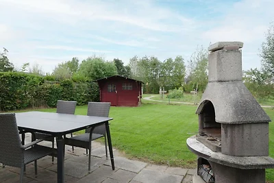 Geräumiges Ferienhaus mit Sauna in Strandnähe