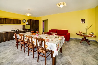Typisches piemontesisches haus in den langhe