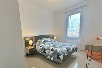 Appartement in Vias, 150m van het strand