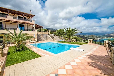 Huis bij Souda Strand met Zwembad