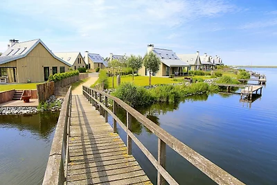Moderne design lodge direct aan het water