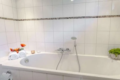 Ferienhaus in Nes mit Schwimmbecken