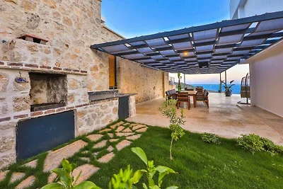 Villa in Kalkan mit Schwimmbecken