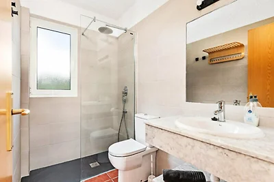 Wohnung in Cala Blanca mit Pool & BBQ