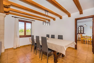 Friedliche Landvilla mit Pool