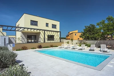 Villa in Pomer mit Schwimmbecken