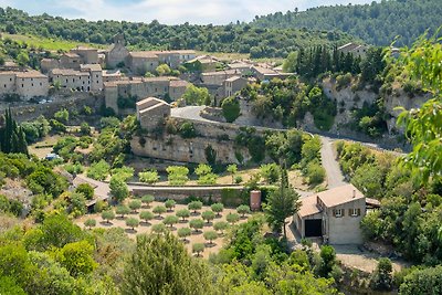 Gezellig vakantiehuis in Minerve met tuin