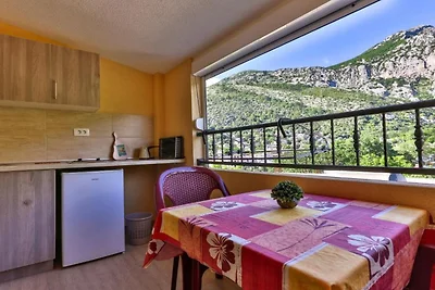 Beachfront Sunset Apartments Sutomore - Class...