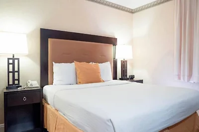 1 Kingsize-Bett | Mobiler Zugang Badewanne Ns...