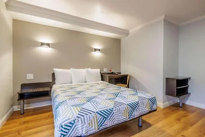 1 Queensize-Bett | Nsmk, Mikrowelle