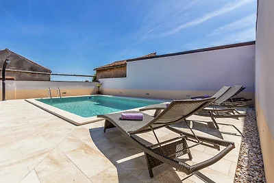Casa moderna con piscina