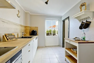 Zalmvissers in hun huisje aan de Rijn
