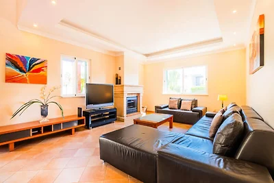 Villa in Quarteira mit privatem Pool