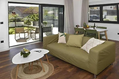 Luxury Slatine Apartments with Terrace and Ga...