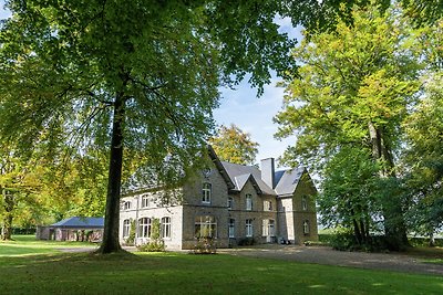 Mooi vakantiehuis bij het bos in Beauplateau