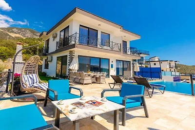 Villa in Kalkan mit Schwimmbecken