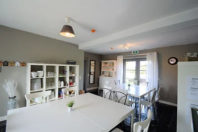 Stenen bungalow in Gerin met een terras