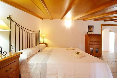 Huis in Mallorcaanse stijl met zwembad
