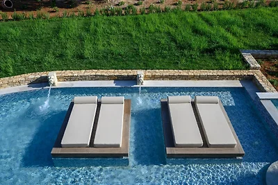 Villa in Prinos mit Pool und Bergblick