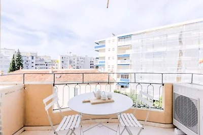 Stilvolle 2-Zimmer-Wohnung mit Balkon, 3 Minu...