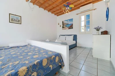 Haus in Ornos mit Meerblick