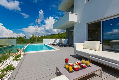 Modernes Ferienhaus in Grizane mit...