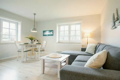 Apartamento vacacional en Nebel con piscina.