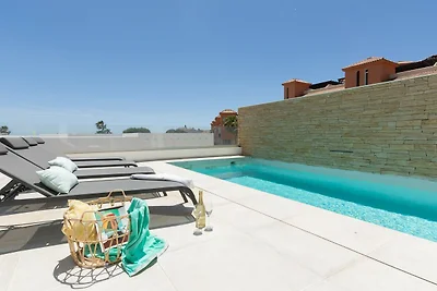 Modern Villa with Private Pool & Rooftop...