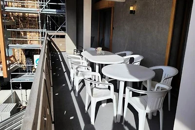 Komplett renovierte Wohnung am Fuße der...