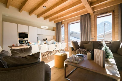 Eleganter Rückzugsort in den Alpen in der Geg...