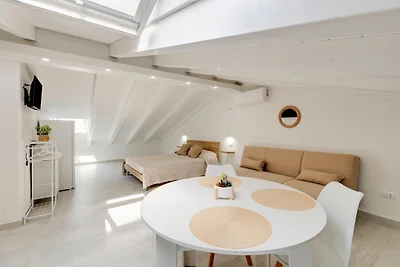 Brandneues Dachgeschoss-Studio-Apartment,...