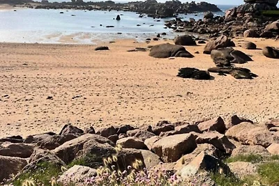 Haus an der Côte de Granit Rose in Strandnähe