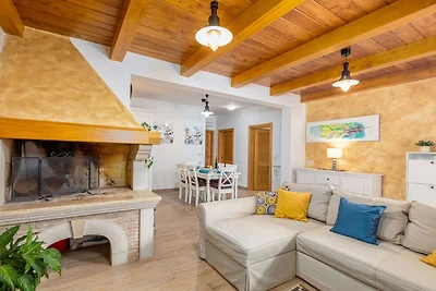 Stilvolle Villa mit Pool und Garten