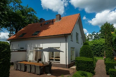 Geschmackvolles Ferienhaus mit großem Garten