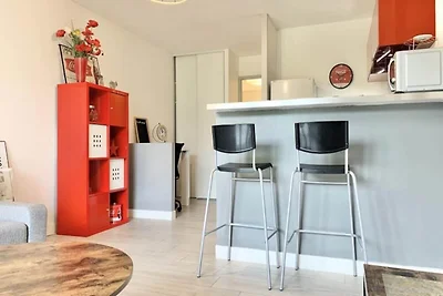 Studio-Schlafsofa in der Nähe der Gem Station