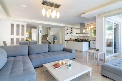 Villa in Kalkan mit Schwimmbecken