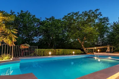Villa a Šušnjevica con piscina