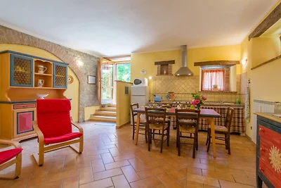 Agriturismo in zona collinare con piscina