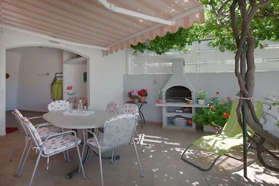 Ferienhaus in Podgora mit Schwimmbecken