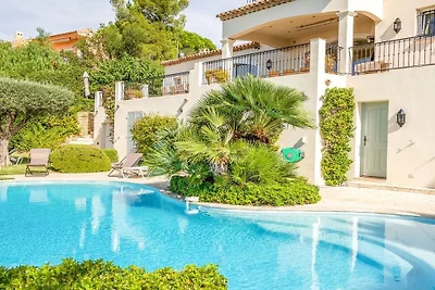 Villa in Les Issambres mit Schwimmbecken