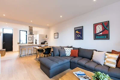 Spacious Central Apartment with Terrace