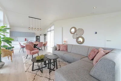 Bellissimo chalet con caminetto decorativo