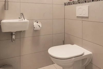 Chic Villa mit einem Kamin in Tjekemeer
