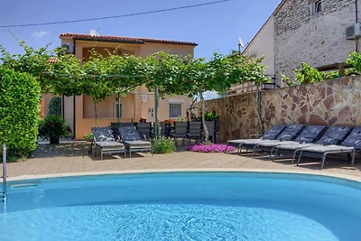 Ferienhaus in Peroj mit privatem Pool
