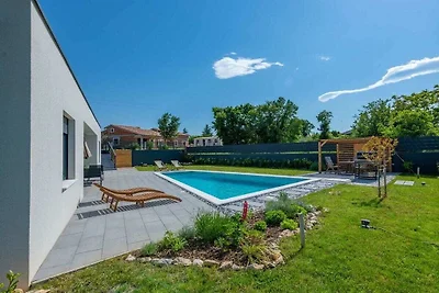 Villa en Nedešćina con piscina