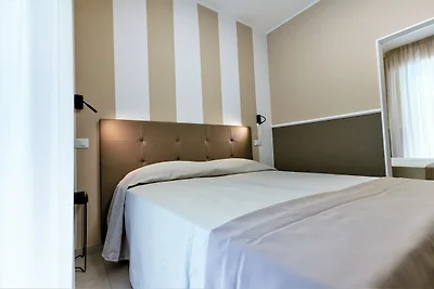 Alba Adriatica: Flucht am Pool